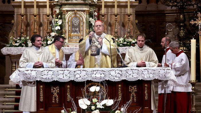 Erdő Péter karácsonyi éjféli szentmisét celebrált a Szent István-bazilikában