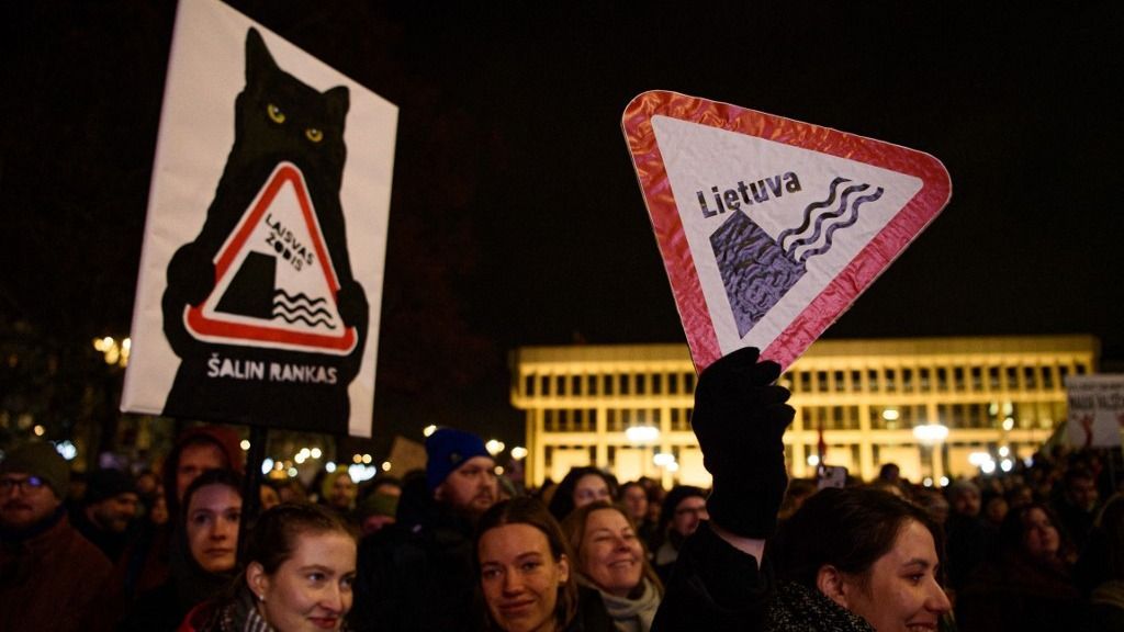 Macska a törvényhozásban – politikai bohózatba fulladt a litván közmédia átalakítása