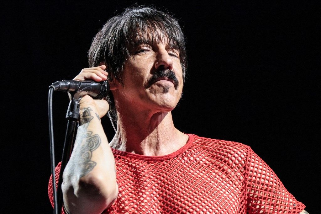 PR - CURITIBA - 13/11/2023 - CURITIBA, RED HOT CHILI PEPPERS - Anthony Kiedis, during a performance by the band Red Hot Chili Peppers, at Estadio Couto Pereira in Curitiba, this Monday (13). Band tours South America. Photo: Robson Mafra/AGIF (Photo by Robson Mafra / AGIF via AFP)