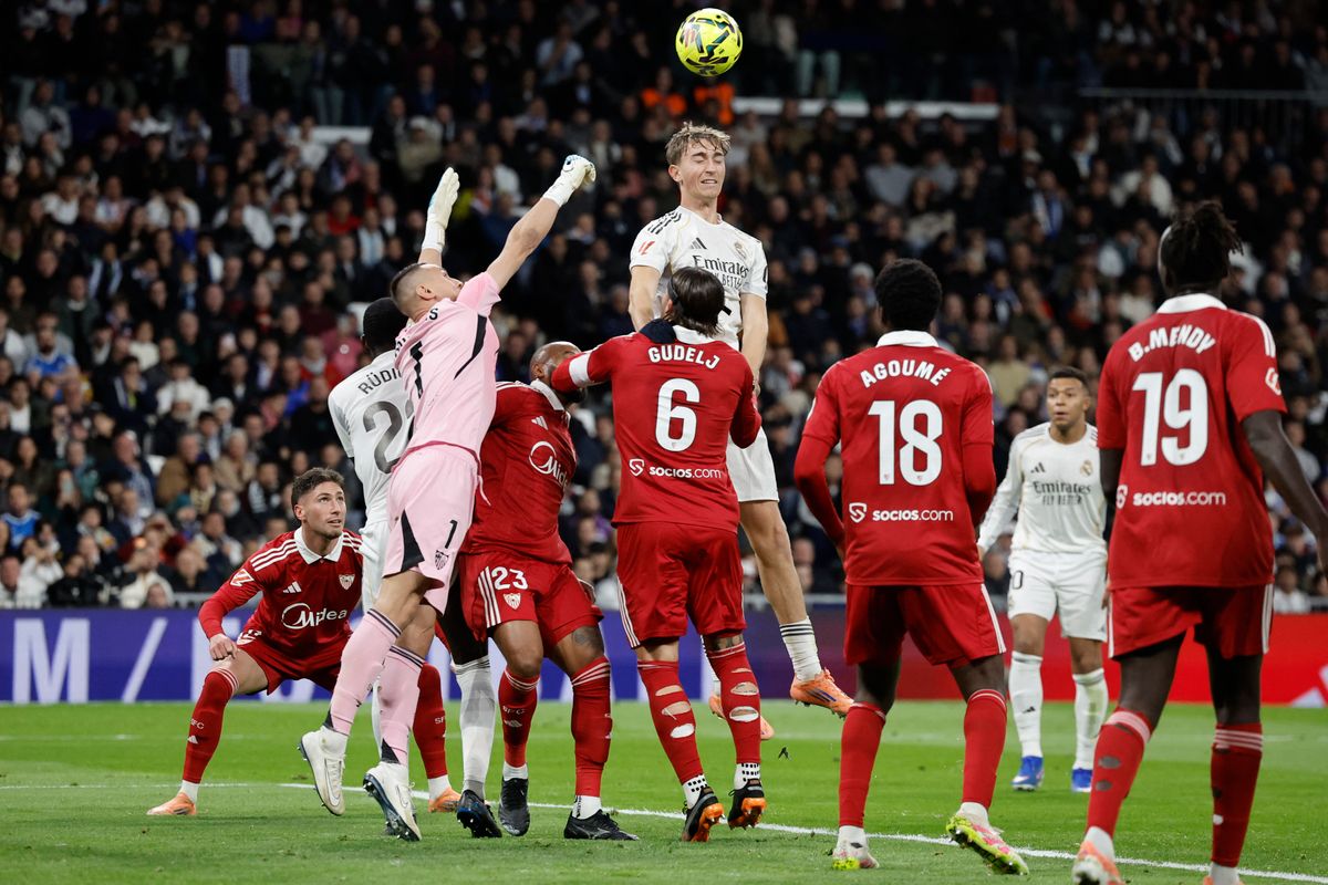 Dean Huijsen, a Real Madrid védője a Sevilla ellen is a legmagasabbra ugrott