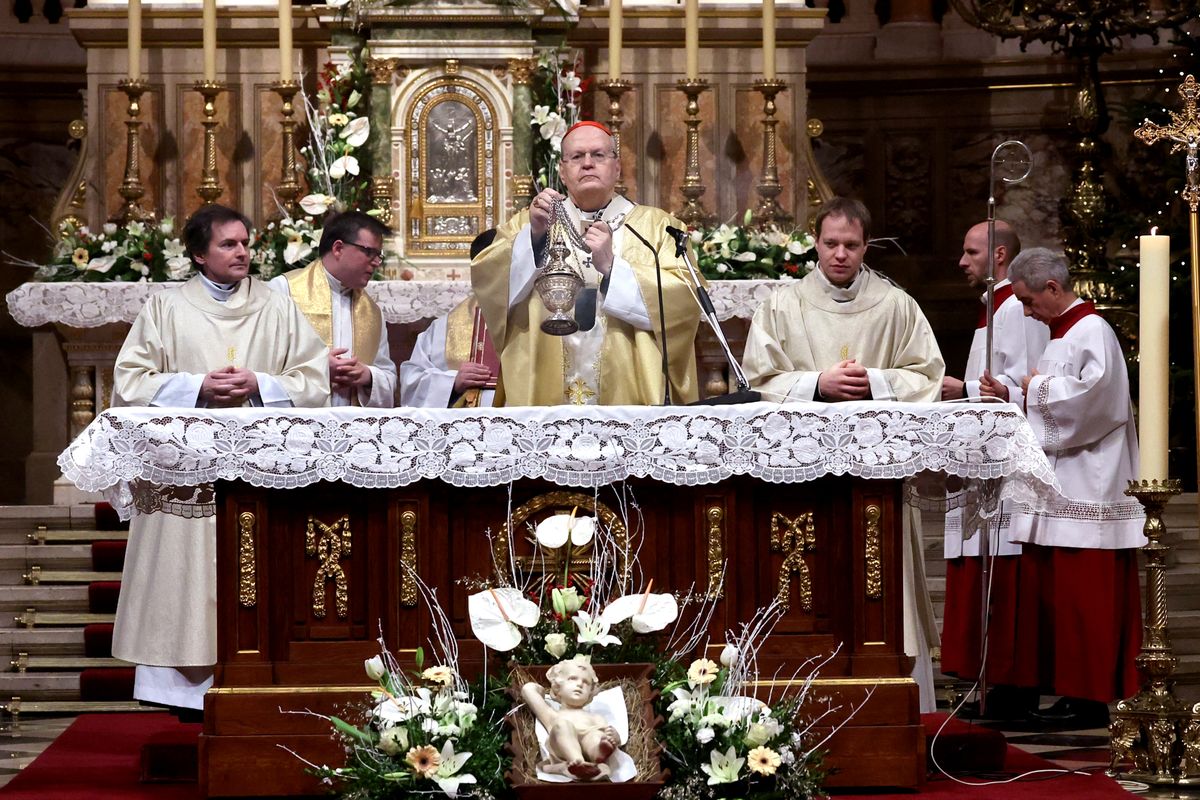 Erdő Péter karácsonyi éjféli szentmisét celebrált a Szent István-bazilikában