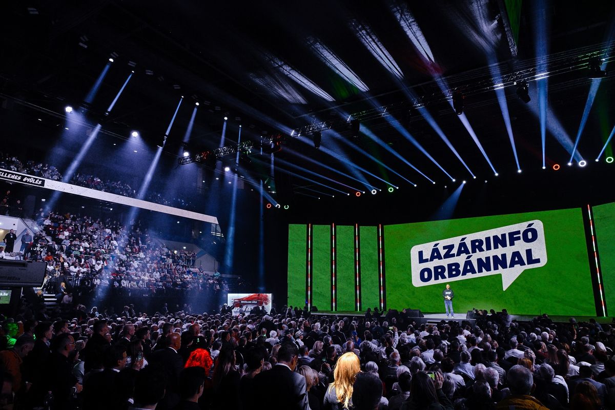 Szeged, 2025. december 20.
Lázár János építési és közlekedési miniszter a digitális polgári körök által szervezett háborúellenes gyűlésen Szegeden 2025. december 20-án.
MTI/Koszticsák Szilárd