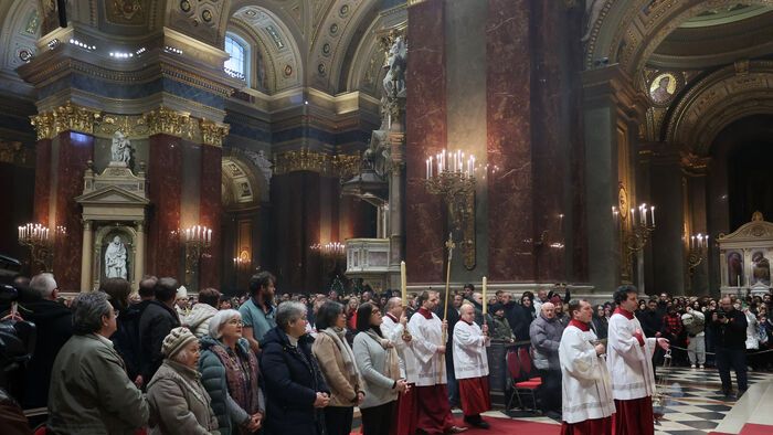Erdő Péter karácsonyi éjféli szentmisét celebrált a Szent István-bazilikában