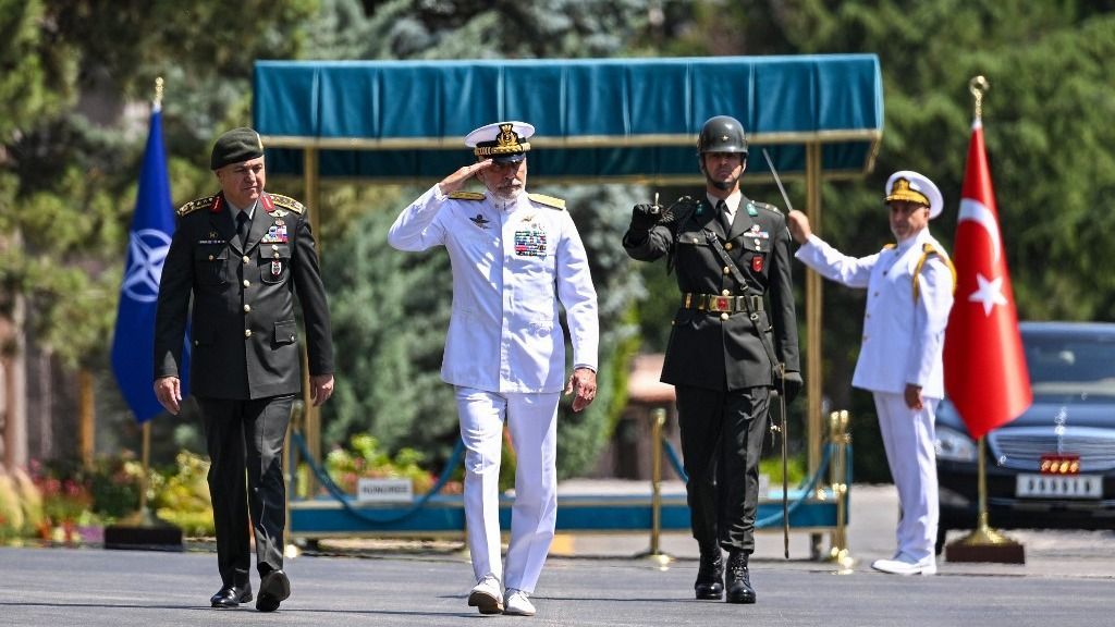 Ahelyett, hogy a békés rendezés lehetőségeit keresné, a NATO immár nyíltan „agresszívebb”, akár megelőző lépéseket is mérlegel