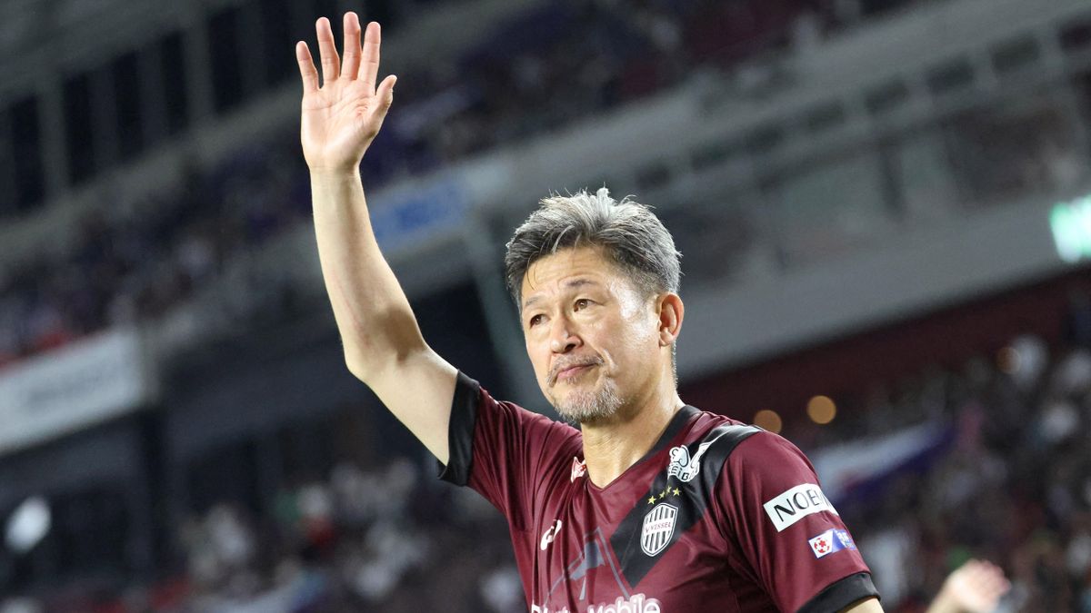 Ezt csinálja utána valaki! A világ legidősebb profi futballistája váratlant húzott