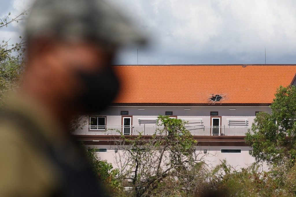 Thaiföld és Kambodzsa 2025. december 27-én „azonnali” tűzszünetről állapodott meg – közölte a két ország közös nyilatkozatában A képen: egy lakóépület, amelyet ma thaiföldi tüzérségi támadás rongált meg Fotó: DANIEL CENG / ANADOLU