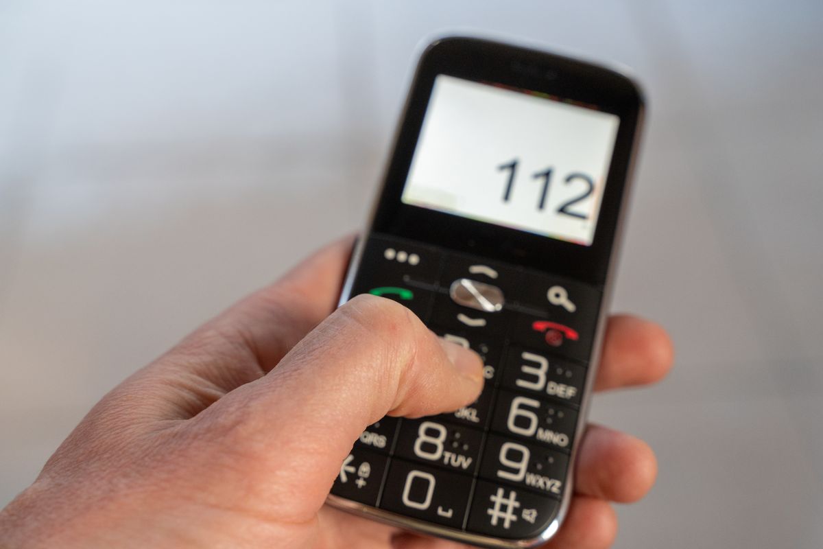 Dialing 112 emergency services, calling on a mobile cell phone