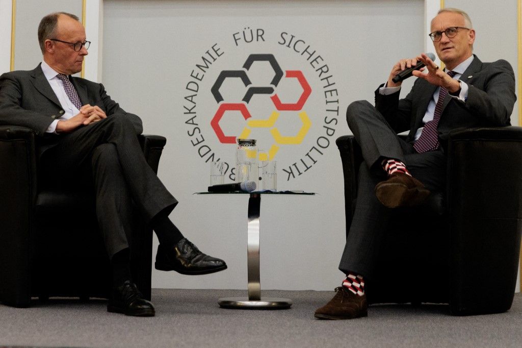 Németország a sorkötelezettség bevezetése mellett a munkaidő meghosszabbítását is szükségesnek tartja (Fotó: CARSTEN KOALL / DPA)