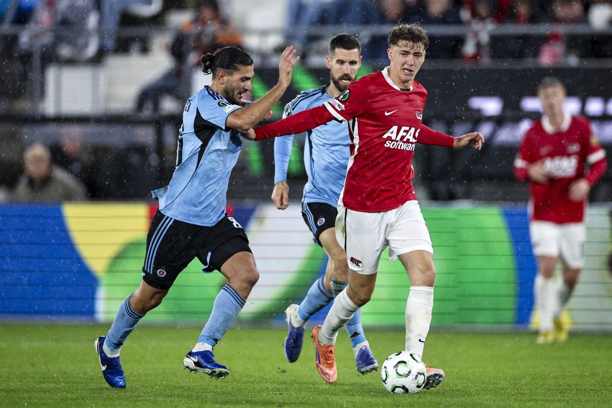 A Slovan játékosainak (kékben) nagy szükségük lenne a szurkolók segítségére a Konferencialigában