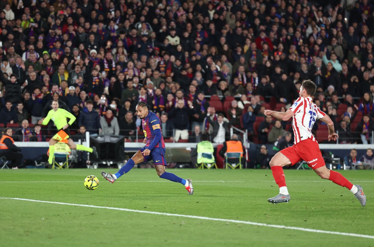A Barcelona–Atlético Madrid rangadón egy-egy gól született az első félidőben, a hazaiak részéről Raphinha egyenlített