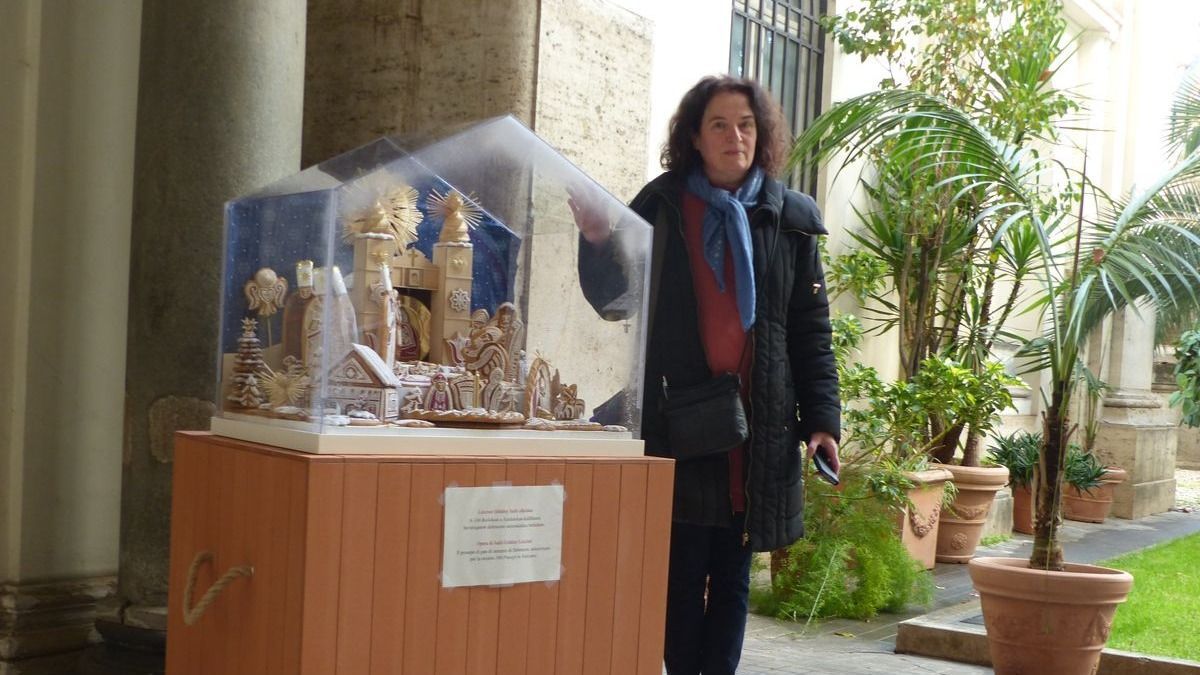 Magyar mézeskalács betlehem díszíti a Vatikánt