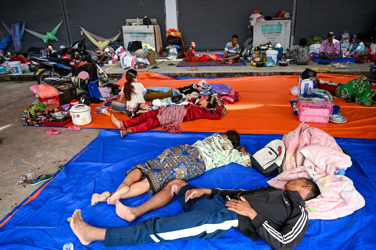 A Kambodzsa és Thaiföld határán zajló összecsapások miatt ideiglenes táborba kerültek a lakosok a kambodzsai Banteay Meanchey tartományban