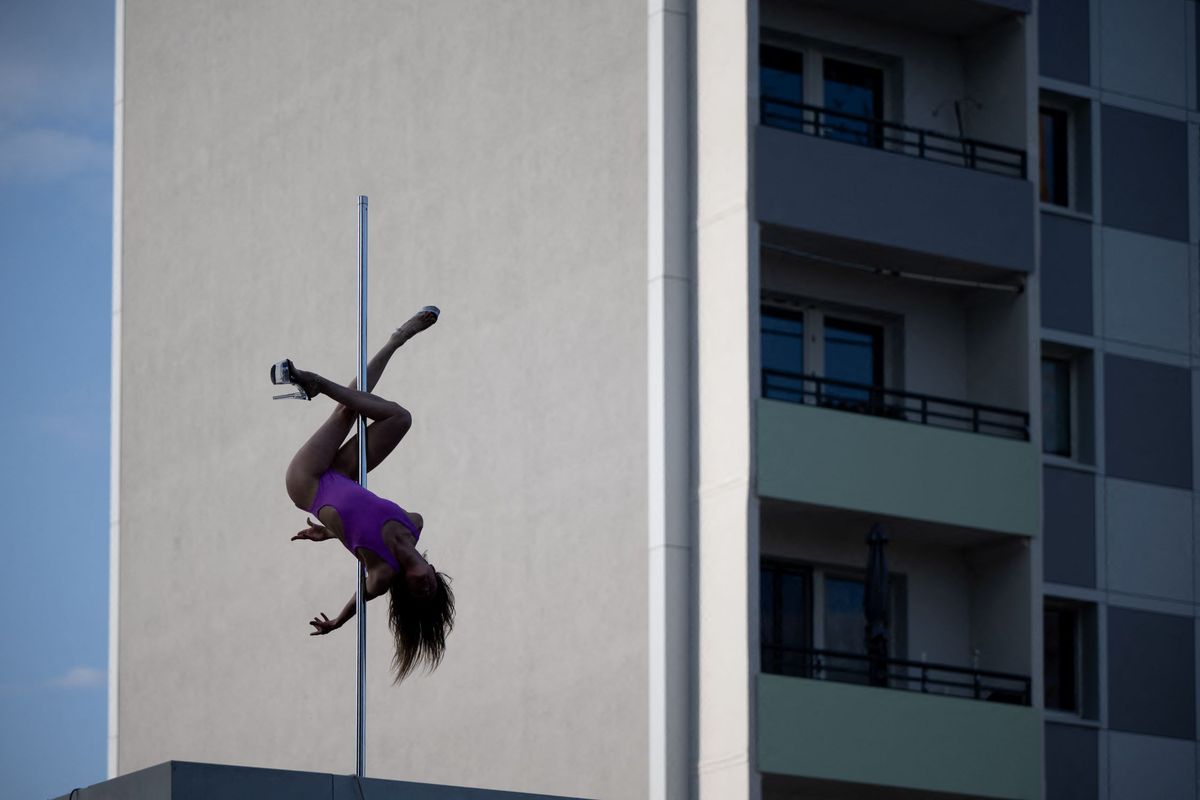 Rúdtánc – Képünk illusztráció