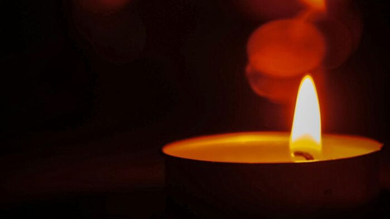 Takács Ferenc irodalomörténész 77 éves volt.