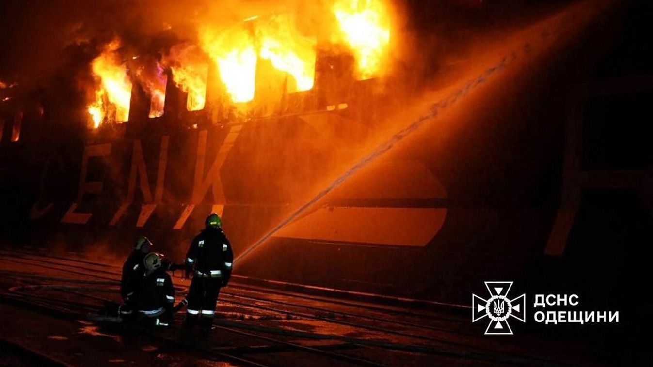 Tűzoltók akció közben.