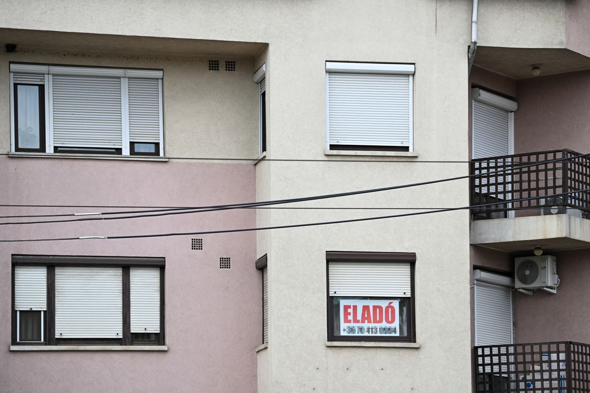 Debrecen, 2025. szeptember 1.
Eladó lakás Debrecenben az Otthon Start Program indulása napján, 2025. szeptember 1-jén. Az új lakhatási konstrukció központi eleme a fix, 3 százalékos kamatozású lakáshitel. A program célja, hogy az első lakásukat megszerző fiatalok számára a piacinál jóval kedvezőbb feltételekkel váljon elérhetővé a saját otthon megszerzése.
MTI/Czeglédi Zsolt