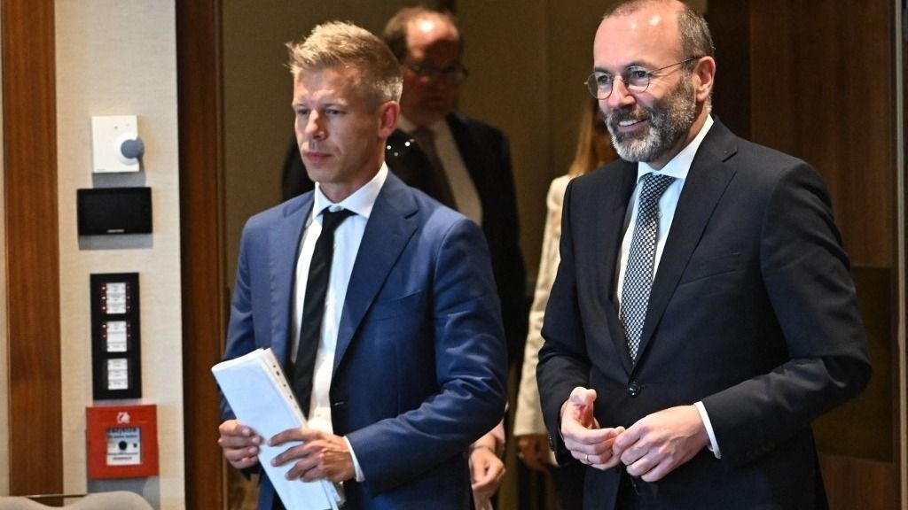 Leader of Hungarian Tisza party and former government member turned opposition leader Peter Magyar (L) and President of the centre-right European People's Party (EPP) Manfred Weber step into a conference hall of a Budapest's hotel for a meeting in Hungary on June 14, 2024. Weber arrived to Budapest about the accession of the seven elected members of the European Parliament of the Tisza party. (Photo by Attila KISBENEDEK / AFP)