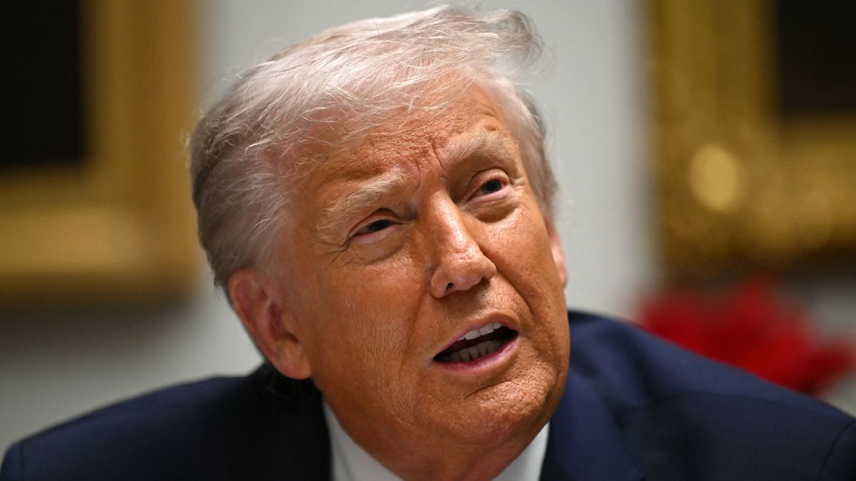 Trumpnak elege lett, katonai övezetet hoznak létre