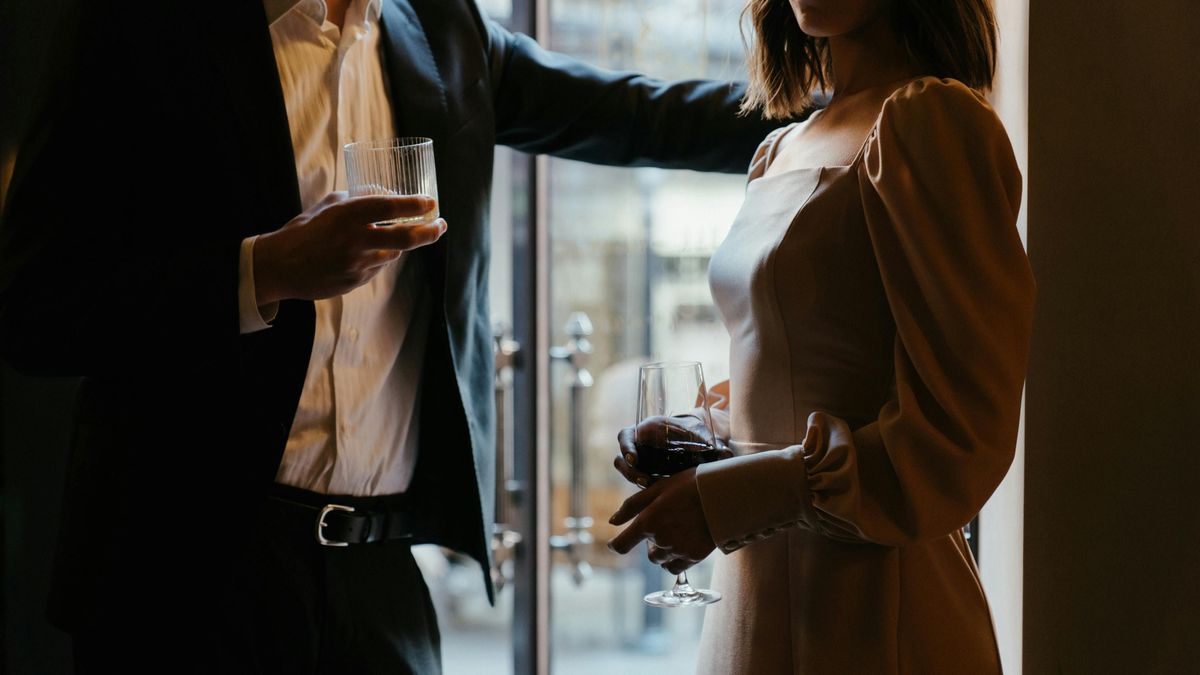 Alárendel morált, emberséget, érzelmeket az ellátmányfüggő narcisztikus