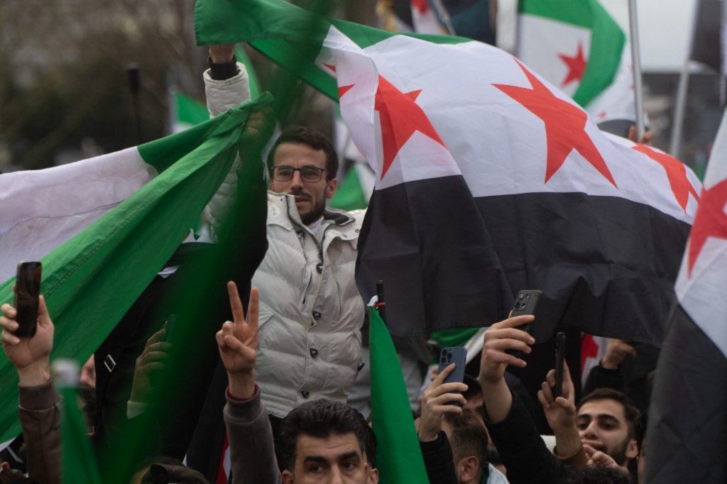 Tüntetés Asszad bukásának évfordulóján (Fotó: YING TANG / NurPhoto)