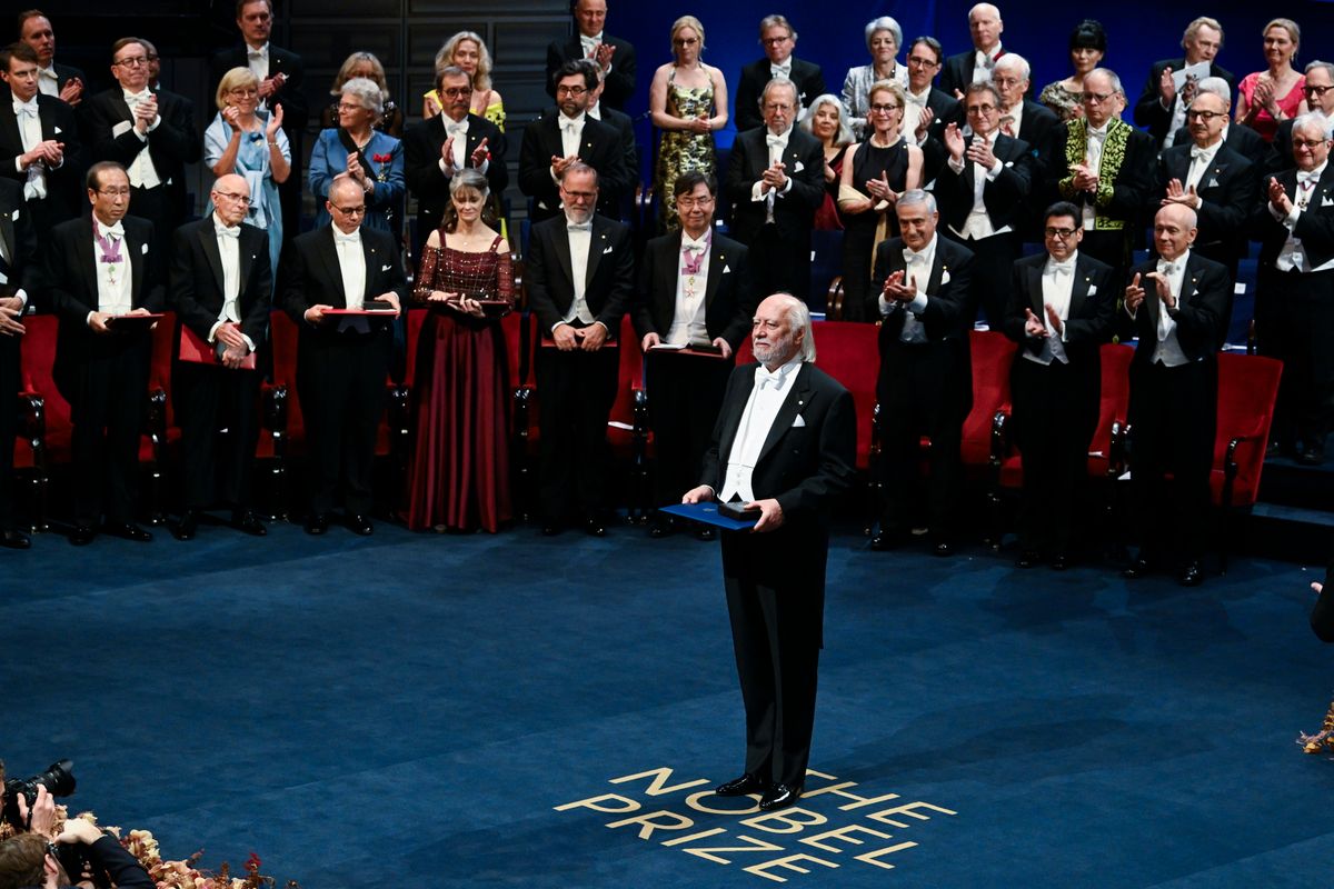 Stockholm, 2025. december 10.Krasznahorkai László író, miután átvette az életművével elnyert irodalmi Nobel-díjat a 2025-ös Nobel-díjak átadási ünnepségén a stockholmi hangversenyteremben 2025. december 10-én.MTI/Koszticsák Szilárd