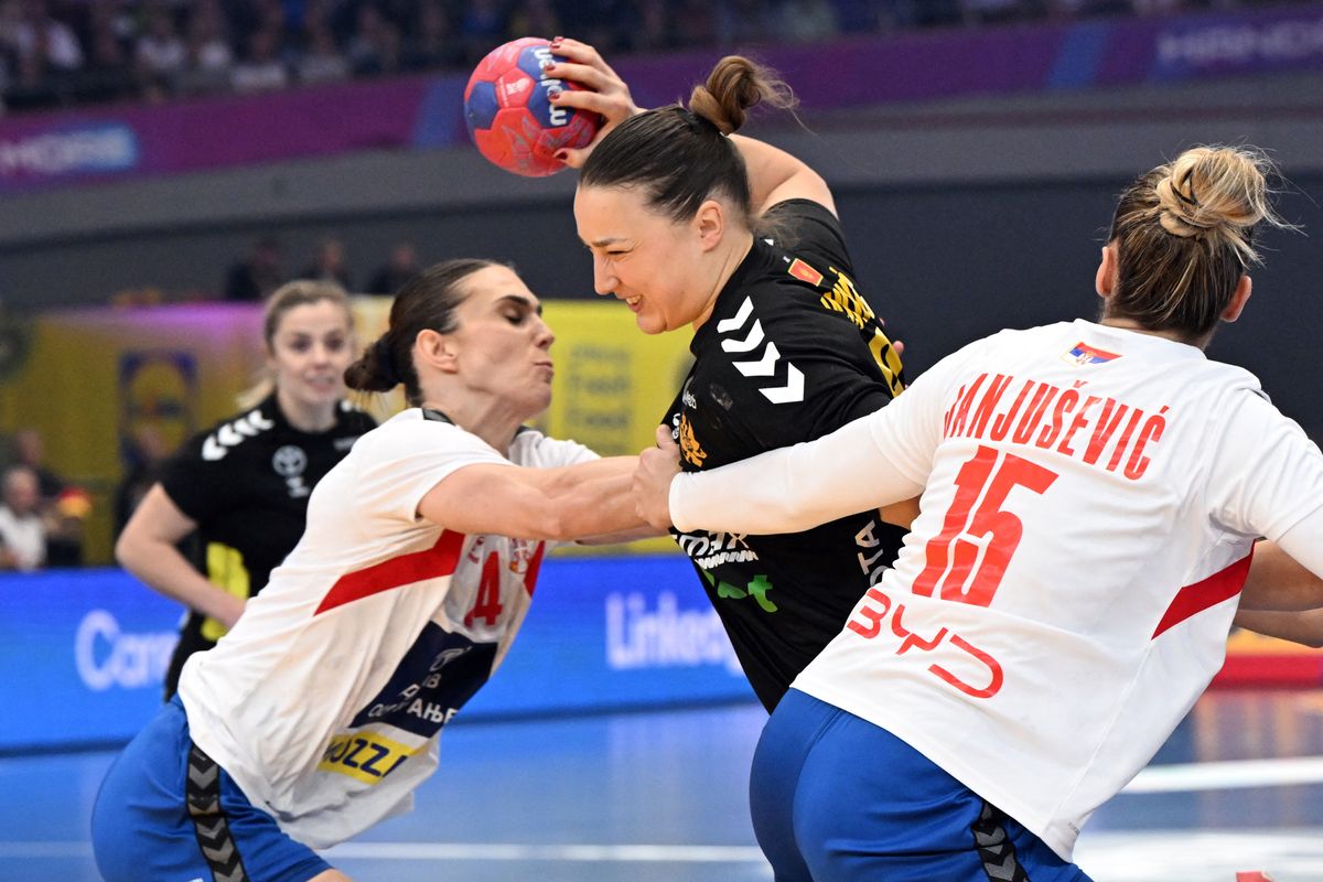 Ilyen összeomlást ritkán látni, Montenegró átrohant a szerbeken a sorsdöntő meccsen a női kézilabda-vb-n