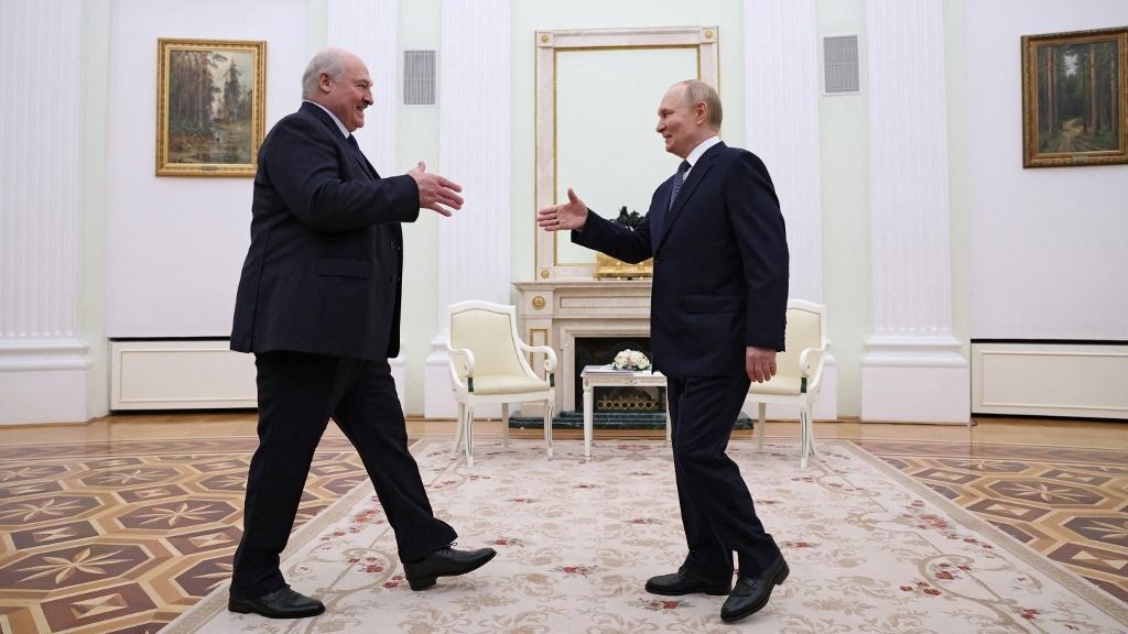 A belarusz államfő szoros személyes viszonyban áll Putyinnal