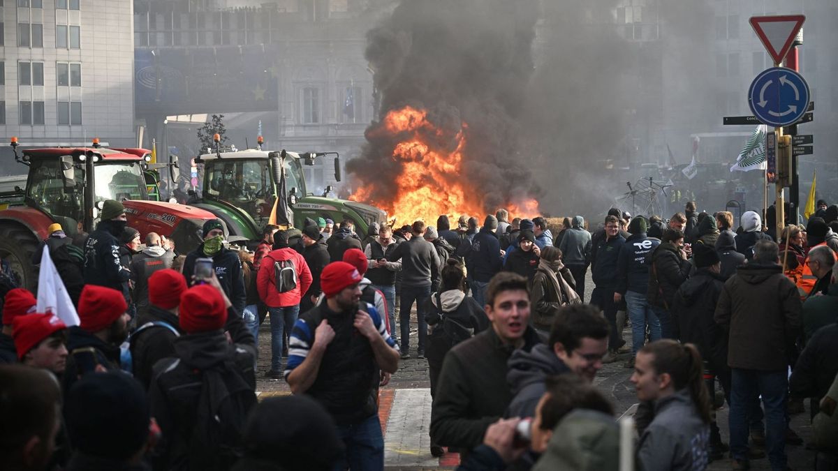 Elszabadult a gazdák haragja Brüsszelben – Győr-Moson-Sopronból is ott vannak + videó