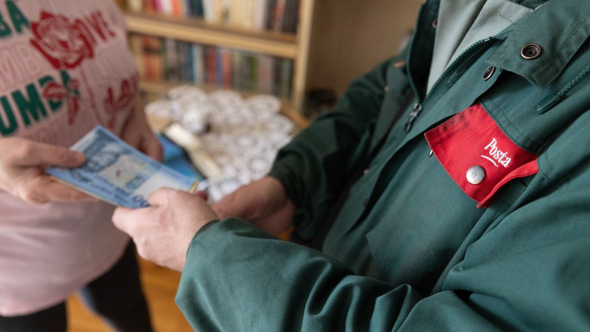 A Fidesz bevezeti a 14. havi nyugdíjat, a Tisza a 13. havi juttatást is elvenné