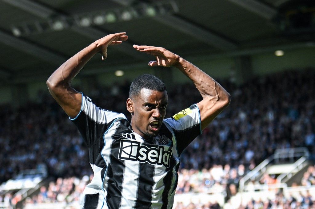 Newcastle United's Swedish striker #14 Alexander Isak reacts after a missed chance during the English Premier League football match between Newcastle United and Everton at St James' Park in Newcastle-upon-Tyne, north east England on May 25, 2025. (Photo by ANDY BUCHANAN / AFP) / RESTRICTED TO EDITORIAL USE. No use with unauthorized audio, video, data, fixture lists, club/league logos or 'live' services. Online in-match use limited to 120 images. An additional 40 images may be used in extra time. No video emulation. Social media in-match use limited to 120 images. An additional 40 images may be used in extra time. No use in betting publications, games or single club/league/player publications. /