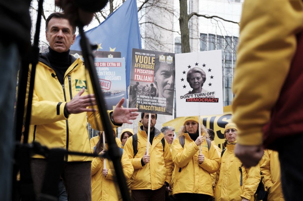 Orbán Viktor a gazdák mellett áll (Fotó: AFP)