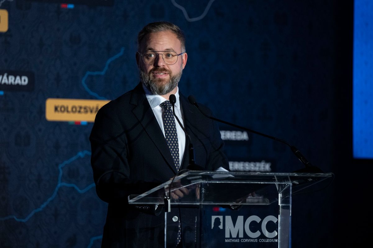 Budapest, 2025. szeptember 19.
Orbán Balázs, az MCC kuratóriumának elnöke, a miniszterelnök politikai igazgatója beszédet mond a Mathias Corvinus Collegium (MCC) központi tanévnyitó ünnepségén Budapesten 2025. szeptember 19-én.
MTI/Bodnár Boglárka