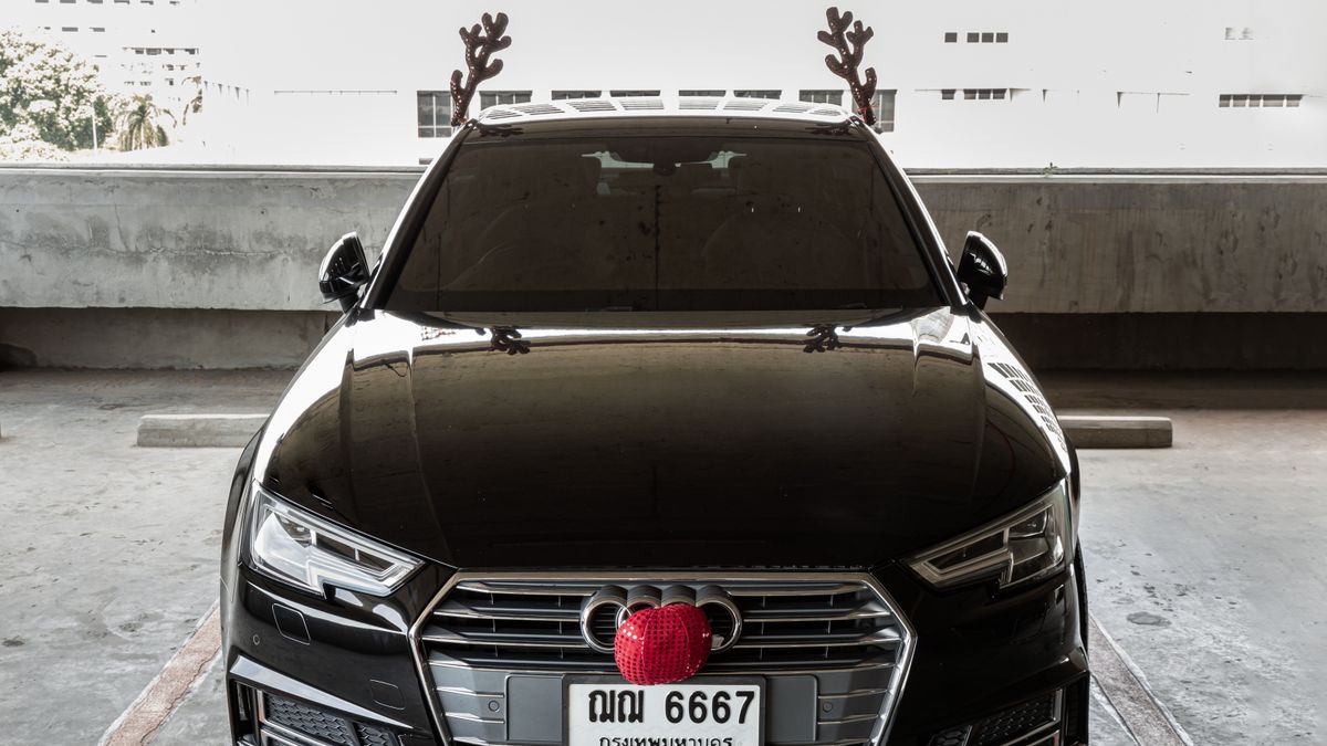 Bírság járhat a karácsonyi autódíszekért, ha veszélyeztetik a közlekedést