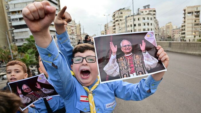 XIV. Leó pápa békeüzenettel érkezett Libanonba a válság sújtotta nemzet számára, amelyet még mindig az Izrael és a Hezbollah közötti háború és annak elhúzódó utóhatásai gyötörnek