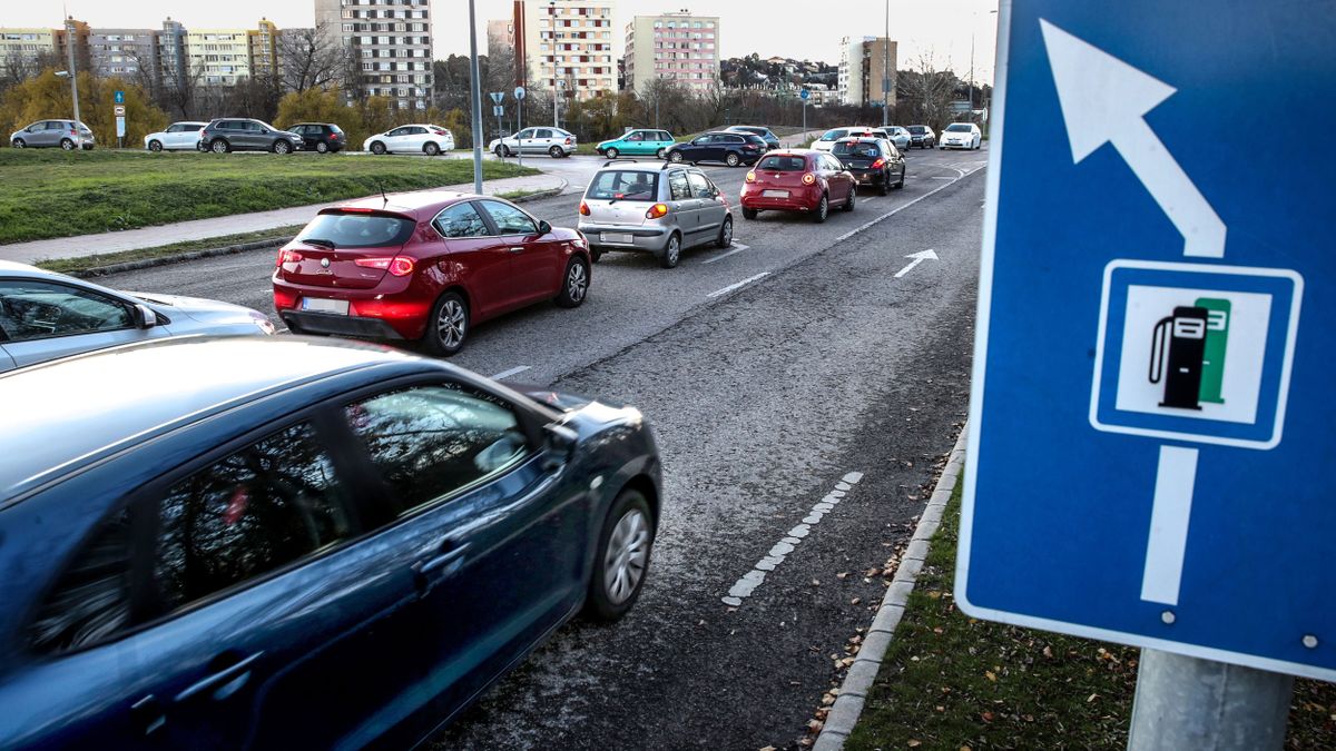 üzemanyagár, 20221206 BudapestÜzemanyaghiány a benzinkutakon. fotó: Teknős Miklós (TEK)Magyar Nemzet