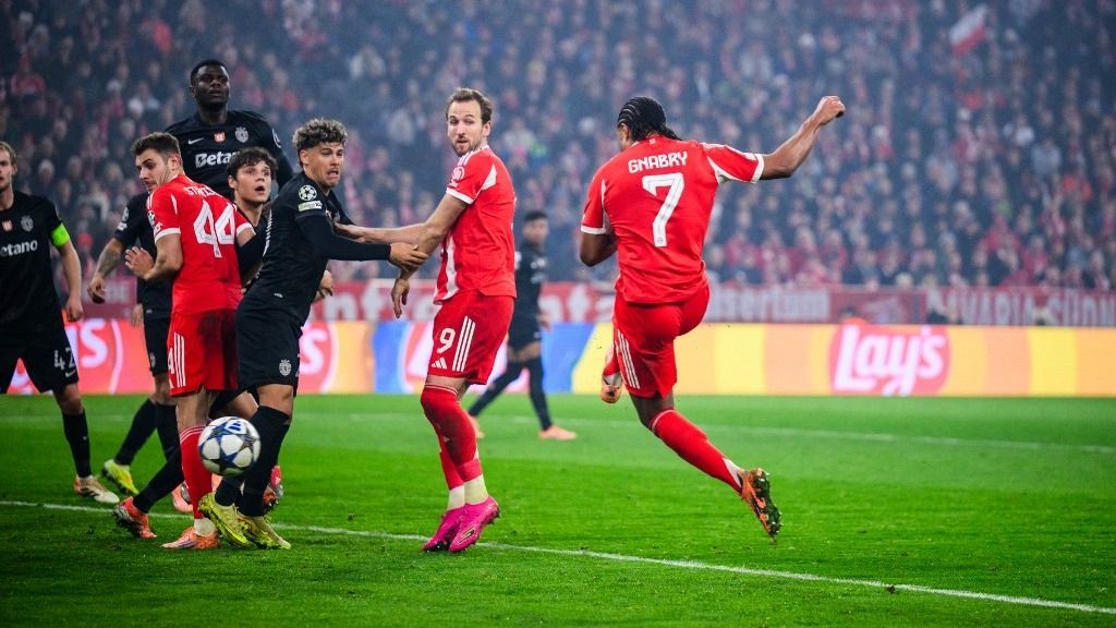 A második félidőben pontosabb volt a kapu előtt a Bayern München. (Fotó: TOM WELLER / DPA)