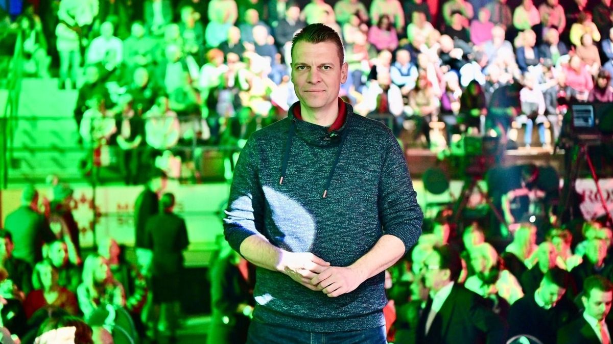 Menczer Tamás: Lebuktak a megszorításokkal, ezért bujkálnak a Tisza jelöltjei + videó