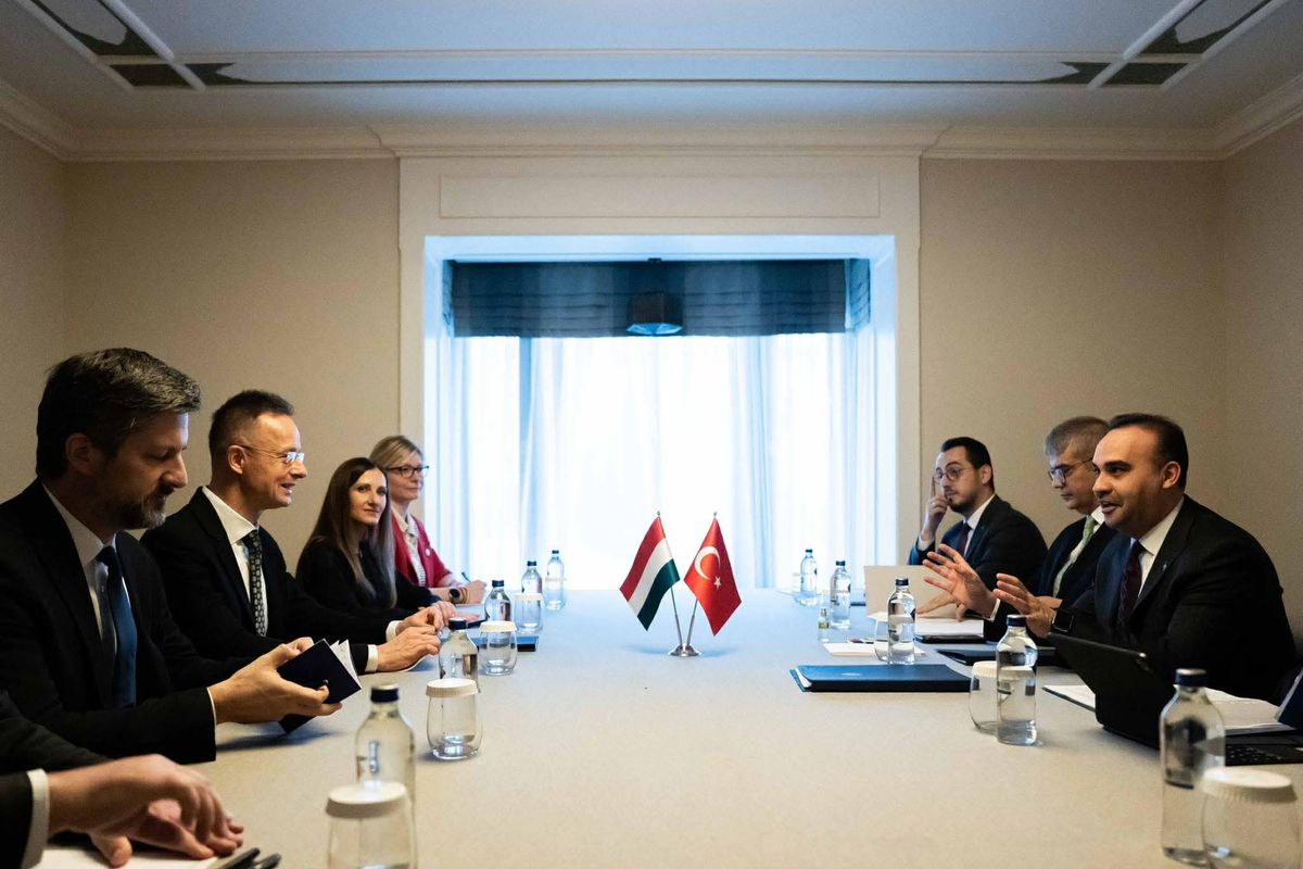 Szijjártó Péter Isztambulban tárgyalt a török delegációval