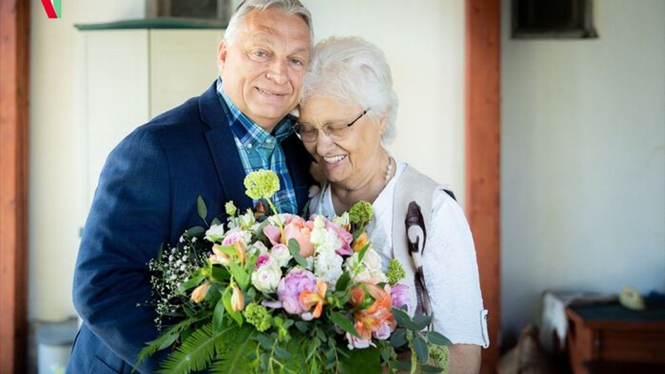 PM Viktor Orban and his mother (Viktor Orban’s Facebook page)