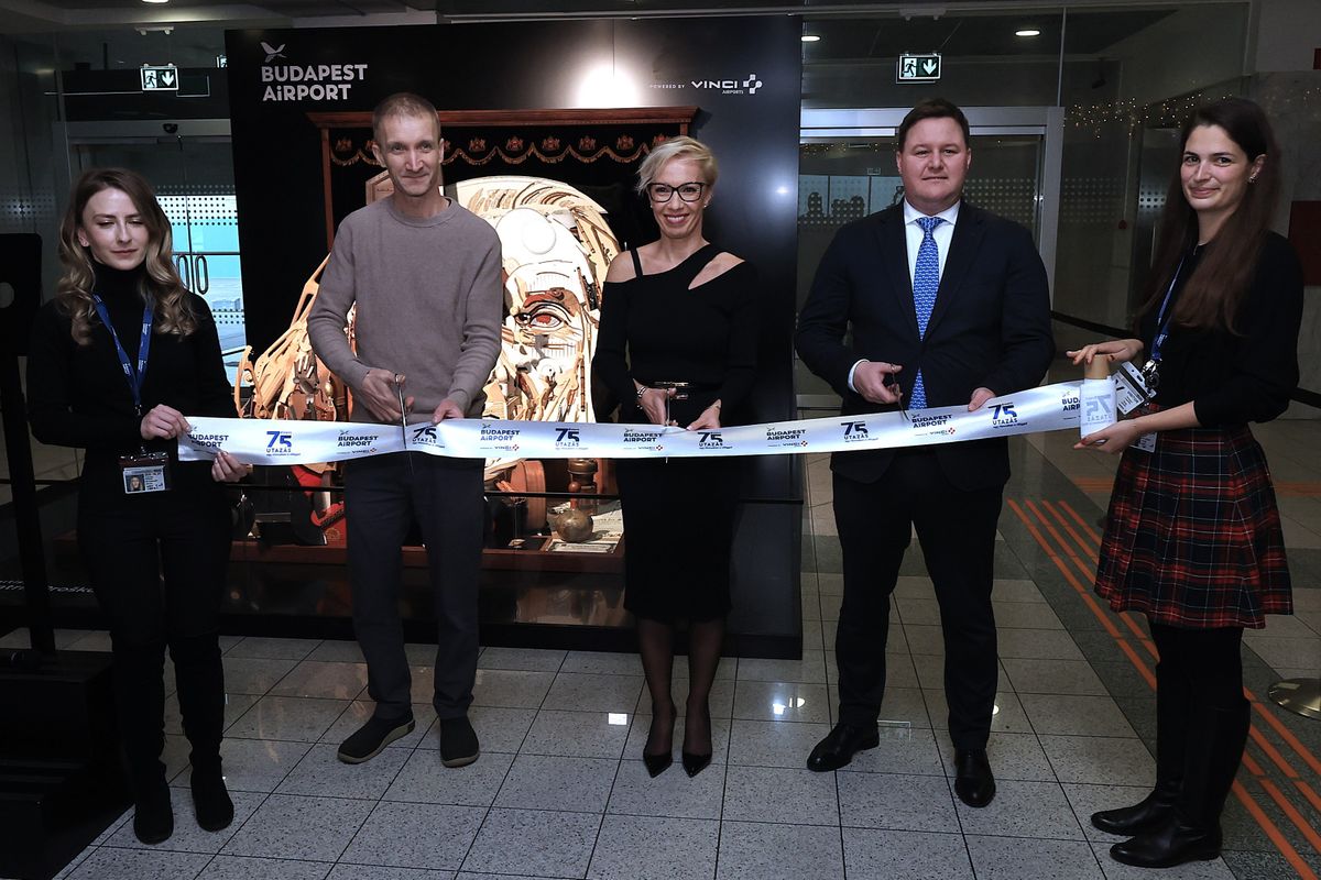 Liszt Ferenc installáció Liszt Ferenc Nemzetközi Repülőtér