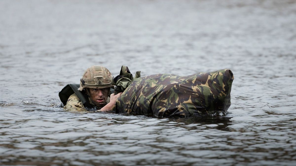 Így csábítja a brit kormány a hadseregbe a fiatalokat