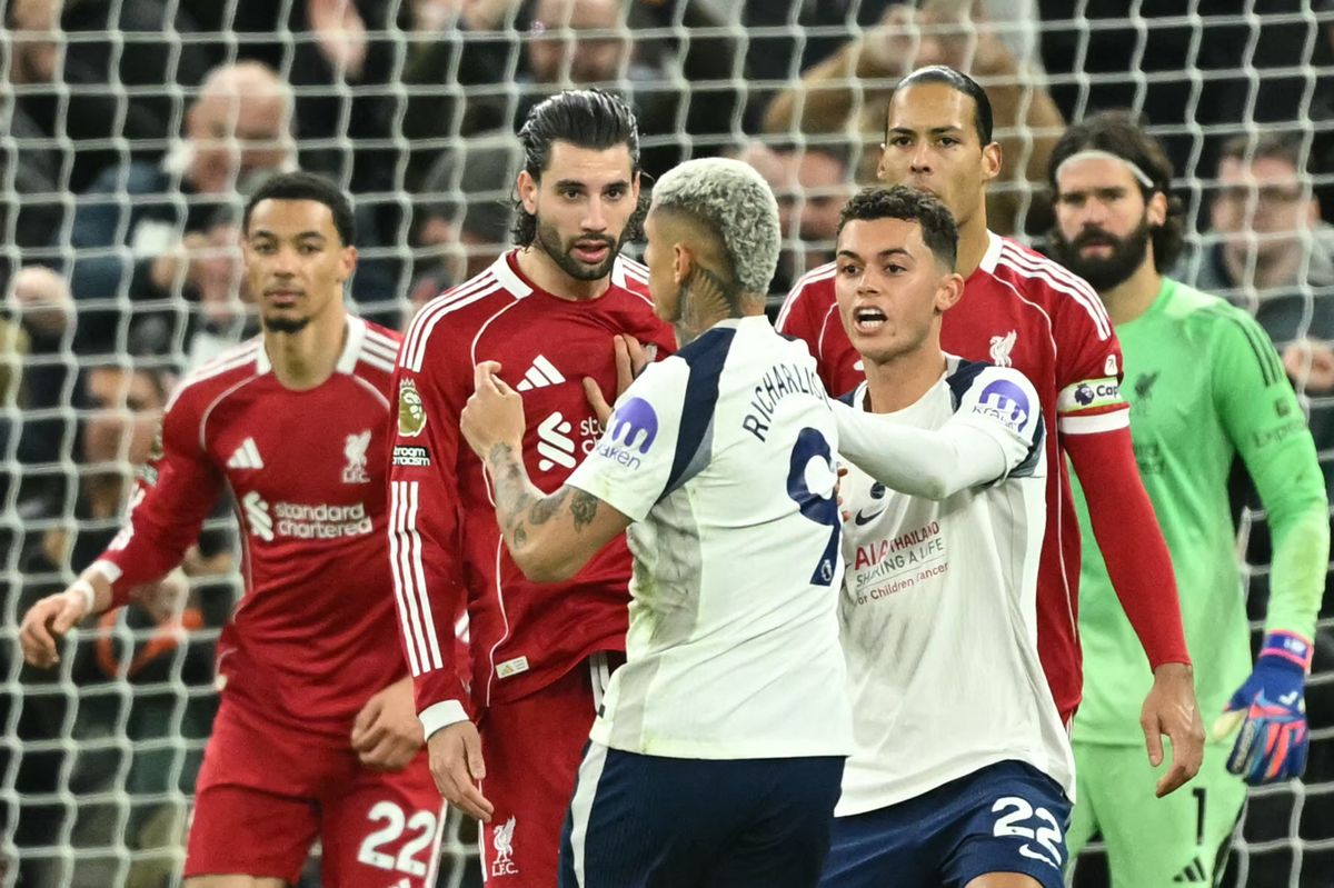 Liverpool's Hungarian midfielder #08 Dominik Szoboszlai (2L) confronts Tottenham Hotspur's Brazilian striker #09 Richarlison (C) after an incident with Liverpool's French striker #22 Hugo Ekitike during the English Premier League football match between Tottenham Hotspur and Liverpool at the Tottenham Hotspur Stadium in London, on December 20, 2025. (Photo by JUSTIN TALLIS / AFP) / RESTRICTED TO EDITORIAL USE. No use with unauthorized audio, video, data, fixture lists, club/league logos or 'live' services. Online in-match use limited to 120 images. An additional 40 images may be used in extra time. No video emulation. Social media in-match use limited to 120 images. An additional 40 images may be used in extra time. No use in betting publications, games or single club/league/player publications. / 