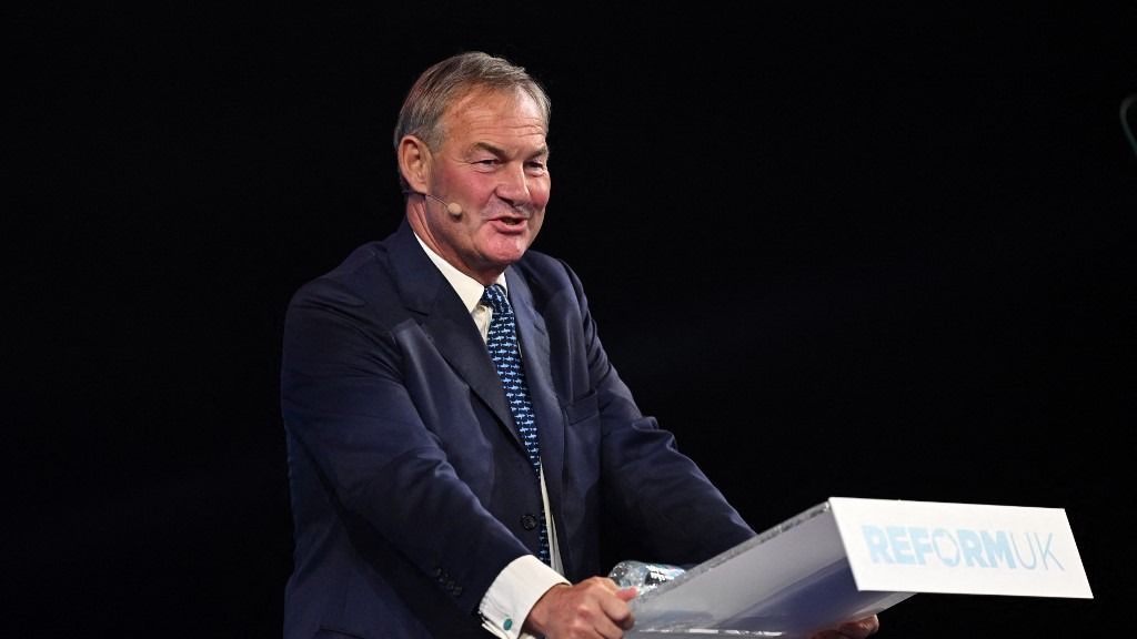 Tucker Carlson Rupert Lowe brit parlamenti képviselővel beszélgetett az orosz–ukrán háború valódi haszonélvezőiről