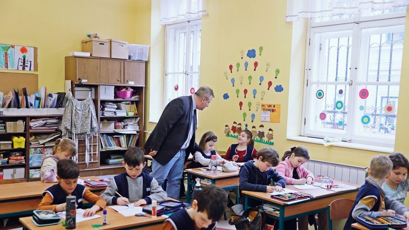 pedagógus, béremelés

Bach Máté