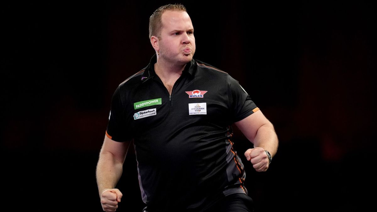 Dirk van Duijvenbode kiesett a darts-vb-ről