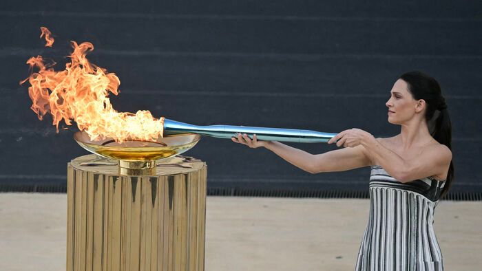 72 nappal a milánó-cortinai rajt előtt fellobbant a láng Olümpiában