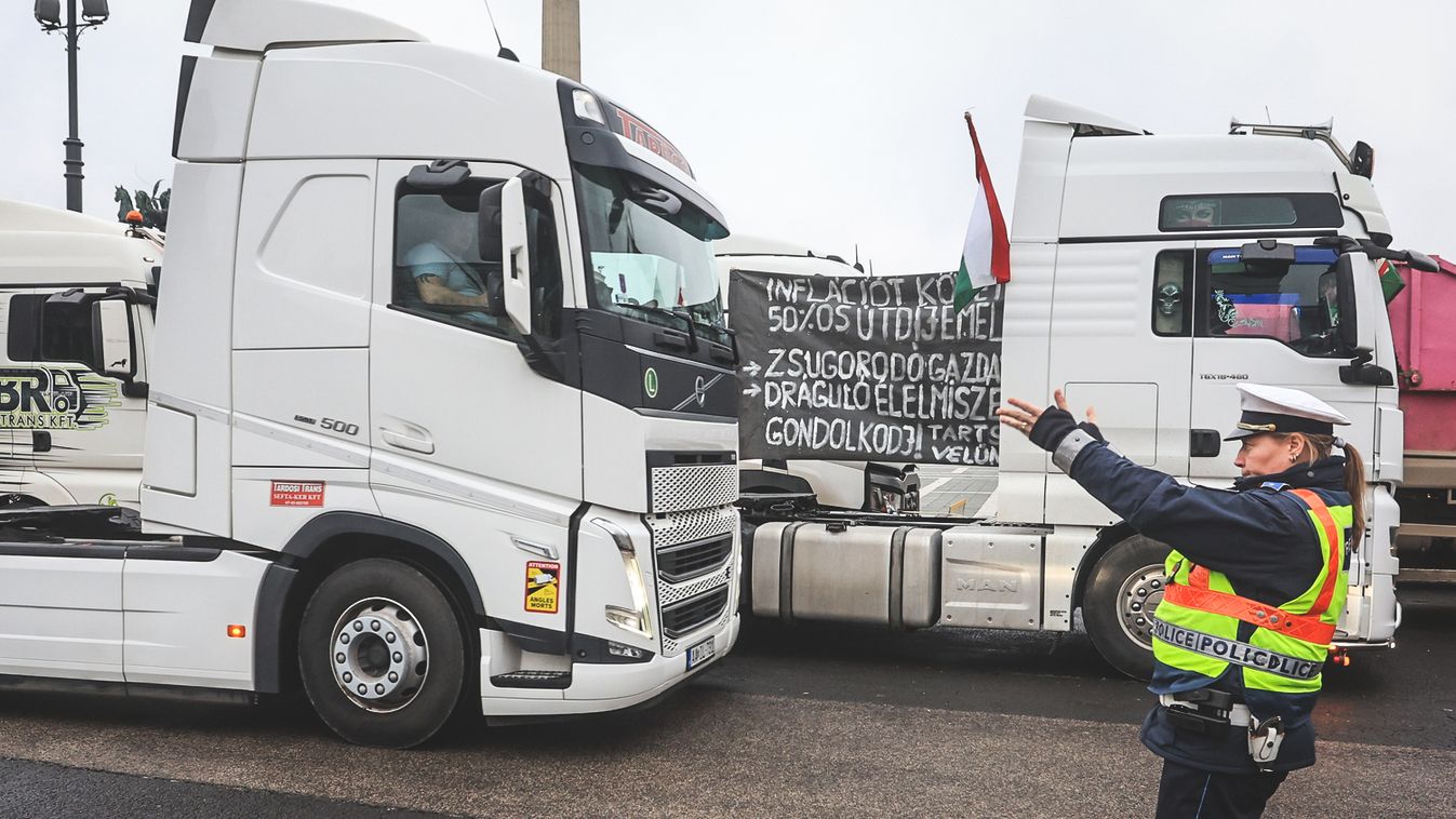 Fuvarozók demonstrációja a Hősők terén