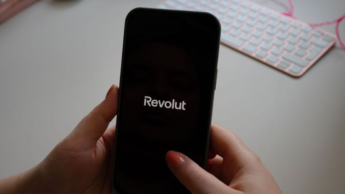A bevezetés helyett a megszüntetés mellett döntött a Revolut. A kiemelt kép illusztráció. / Forrás: Shutterstock