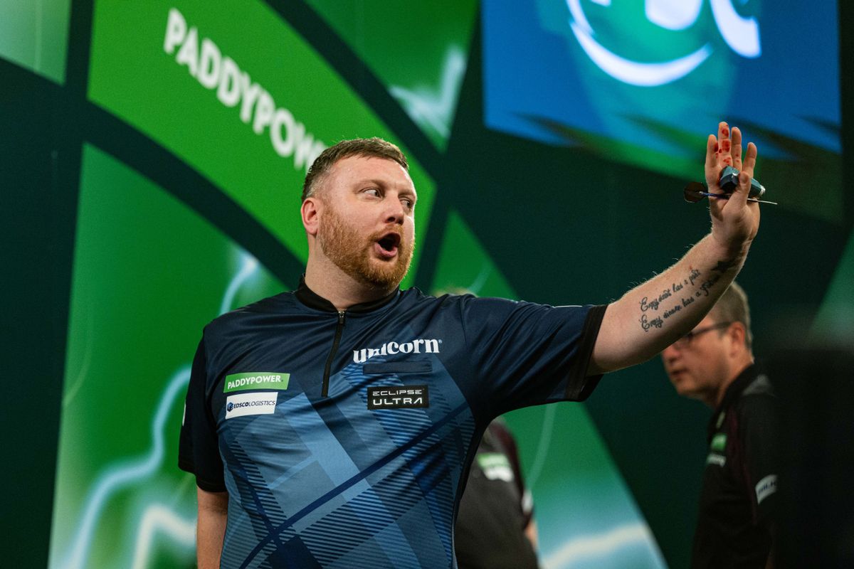 Cameron Menzies bocsánatot kért a botrányos viselkedése miatt a darts vb-n.