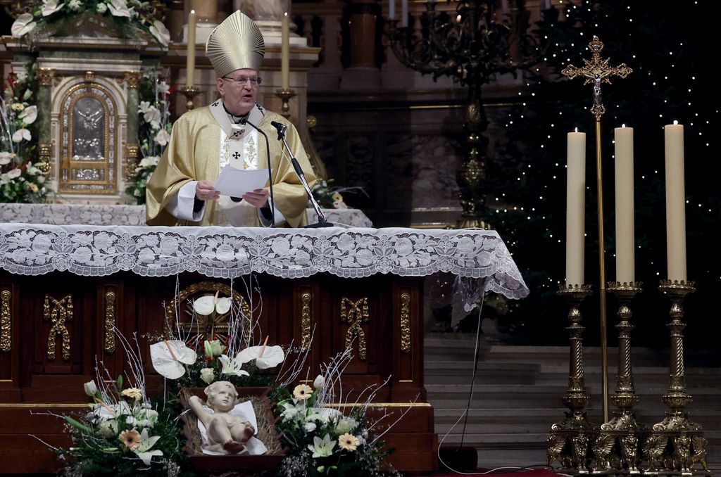 Erdő Péter karácsonyi éjféli szentmisét celebrált a Szent István-bazilikában